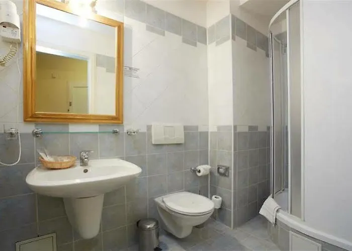 מלון Galerie Royale 4*